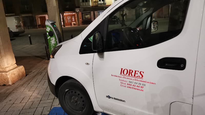 Negocio Feníe Energía Charging Station