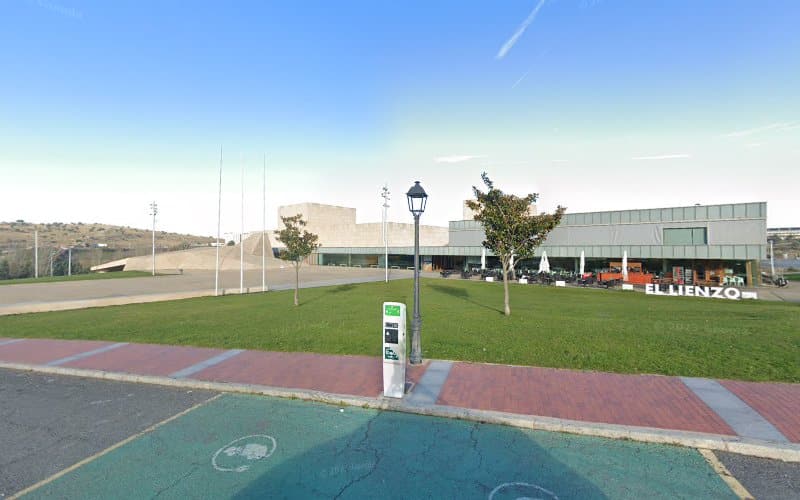 Negocio Feníe Energía Charging Station