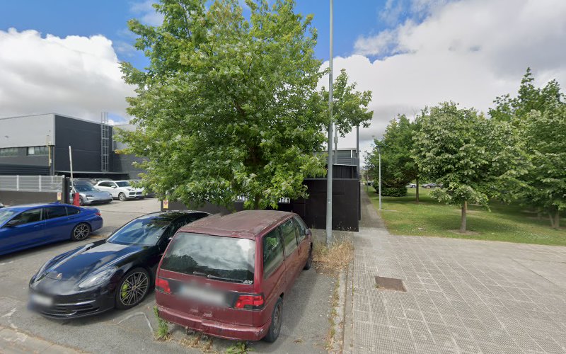 Negocio Porsche Sales & Marketplace Charging Station