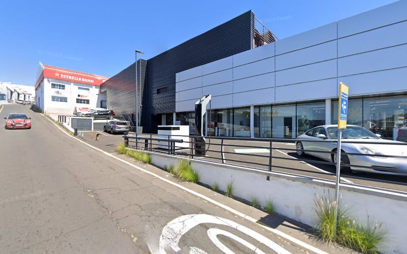 Negocio Porsche Sales & Marketplace Charging Station