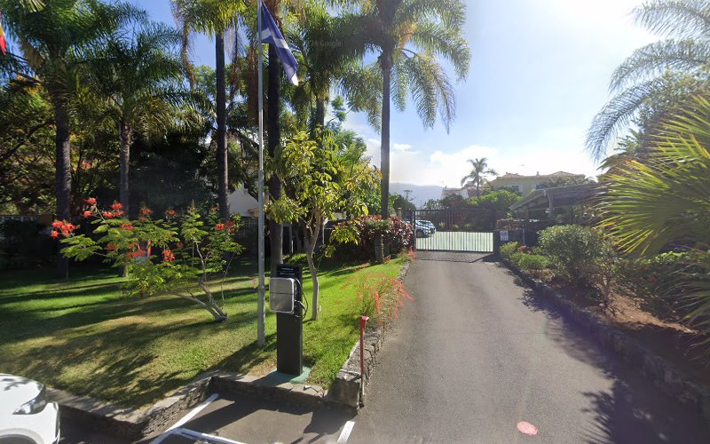 Negocio Porsche Sales & Marketplace Charging Station