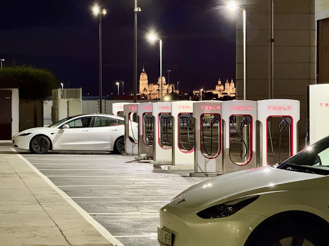 Negocio Supercargador Tesla Salamanca