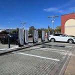 Tesla Supercharger en Salt | Punto de carga eléctrico